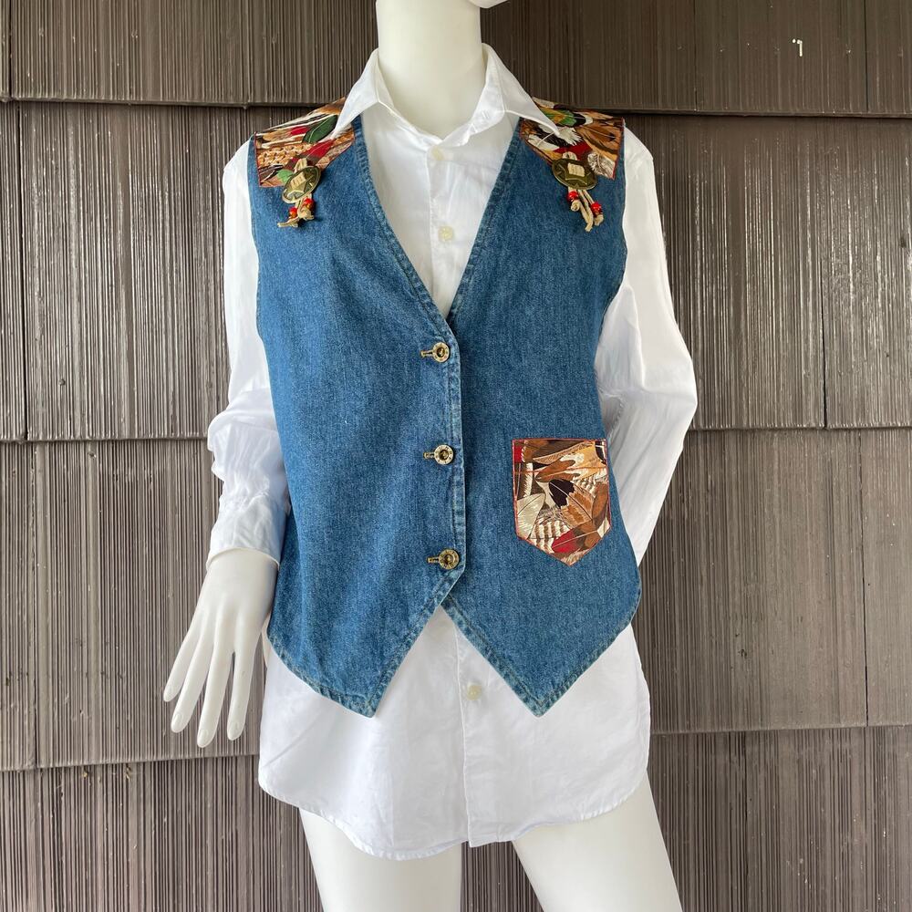 🔥VTG 90s Sunbelt Denim Vest Western Boho Ethnic Feathers print Patched Chains M